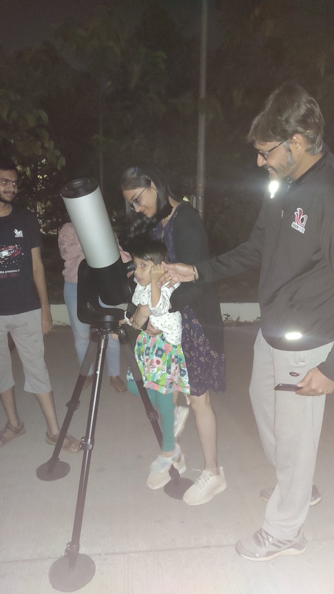 Sonal_coffee's tweet image. Comet Viewing @IISERPune 
~400 spectators enjoyed looking through advanced telescopes at 1. Green Comet, 2. Moon and 3. Orion Nebula
with @iRISEforIndia and @Astro_IISERPune
#c2022e3ztf #sciencecomm #astronomyforall #womeninastronomy #WomenInSTEM #outreach