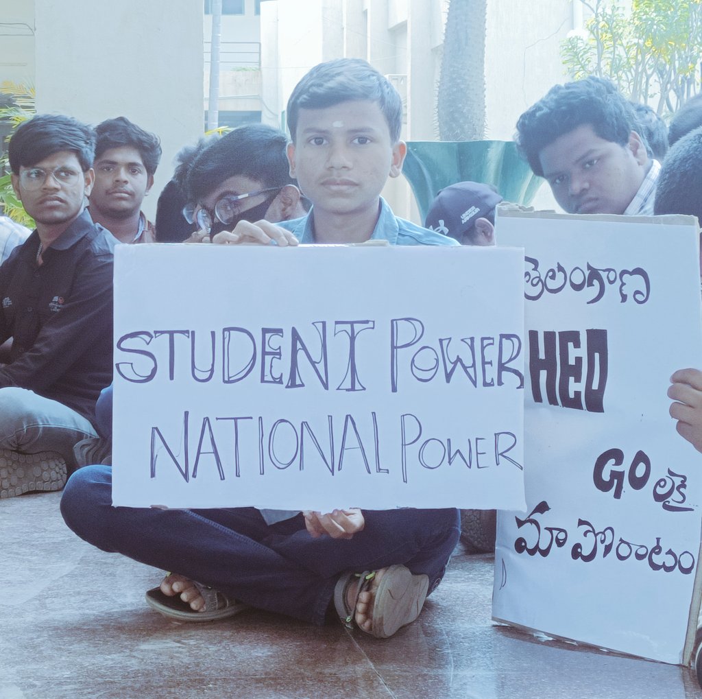Rushi66681035's tweet photo. For our jobs.... For our Future.... We fight
@SKLTSHU_ALUMNI @SingireddyTRS @KTRBRS @TSwithKCR @revanth_anumula
.
.
.
.
#heogo https://t.co/4G6MCq7VIi