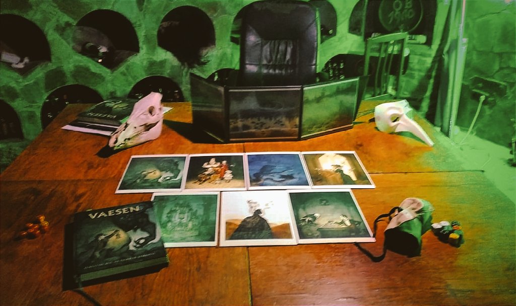 Iniciando a 3nuev@s investigador@s en el mundo de #Vaesen con la aventura inicial del manual 🍺🐈‍⬛🧙🏼

Gritaron, tiraron los dados por el suelo de los nervios y lloraron por el desenlace.. 

¡Me fascina cómo están escritas las aventuras en este juego y lo bien que funcionan!♥️