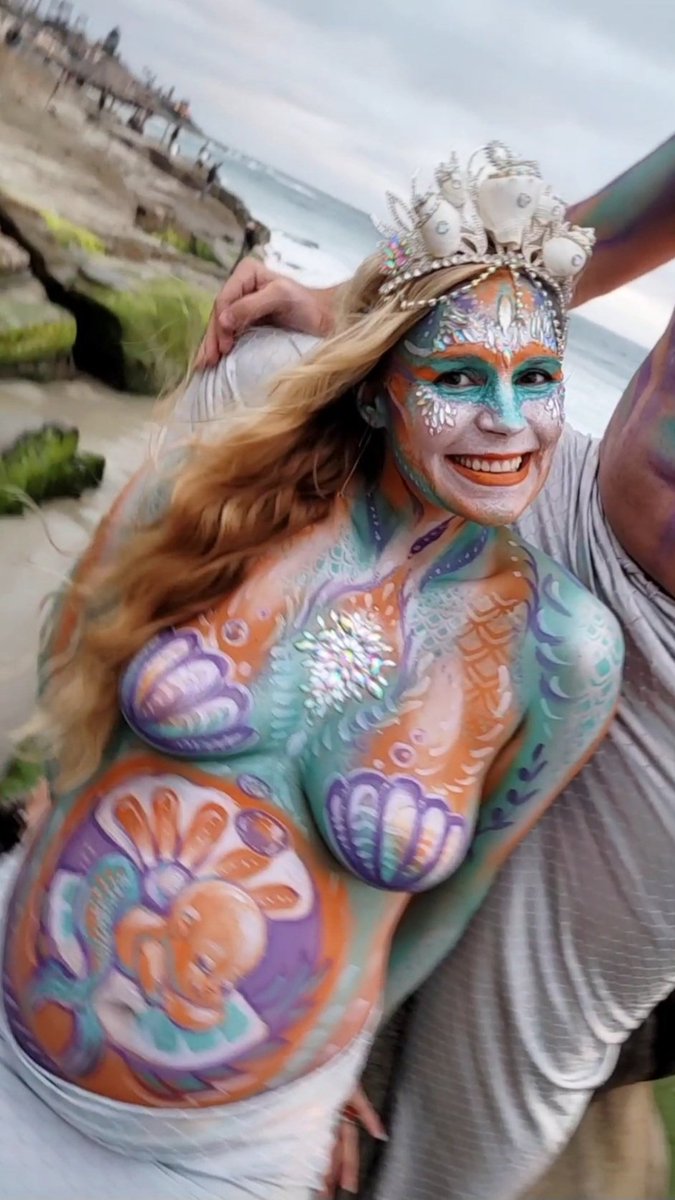 🐚🧜‍♀️👑 Maternity photoshoot inspired by... *make a guess*
#LanaChromium #bodypainting #bodyart #maternitystyle #maternitypictures #maternityphotos #maternityphotoshootsandiego #preggophotos #pregnancyphotoshoot #bellypainting #babybumppainting