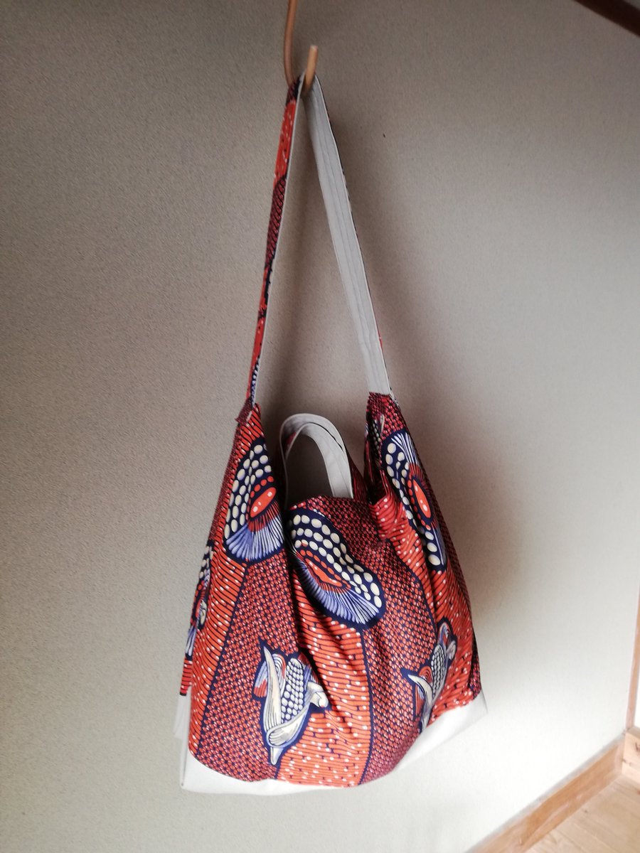 「アフリカンプリントの布で2WEYバッグを作りました。 」|グレゴリ青山のイラスト