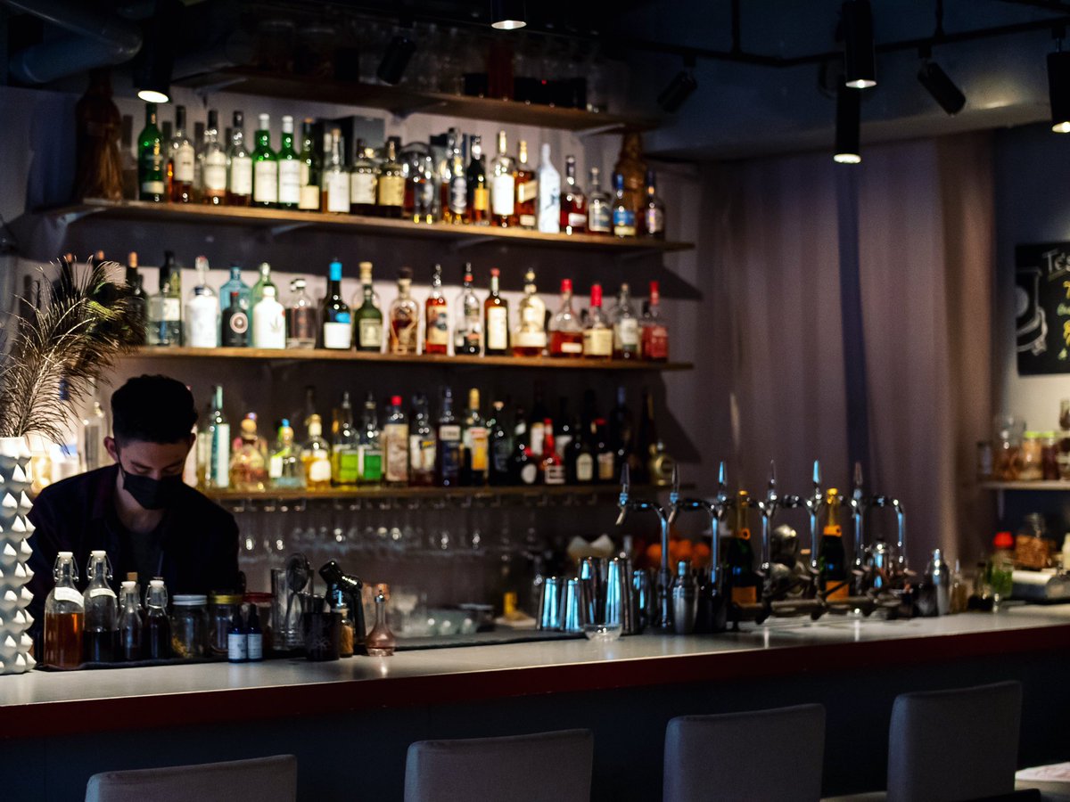 No amount of physical contact could match the healing powers of a well made cocktail.🍹🏰
____________
・THE CASTLE・
〒650-0004
兵庫県神戸市中央区中山手通１-１-９
ゴールドウッズ三宮ビル３階
TEL：078-381-6964