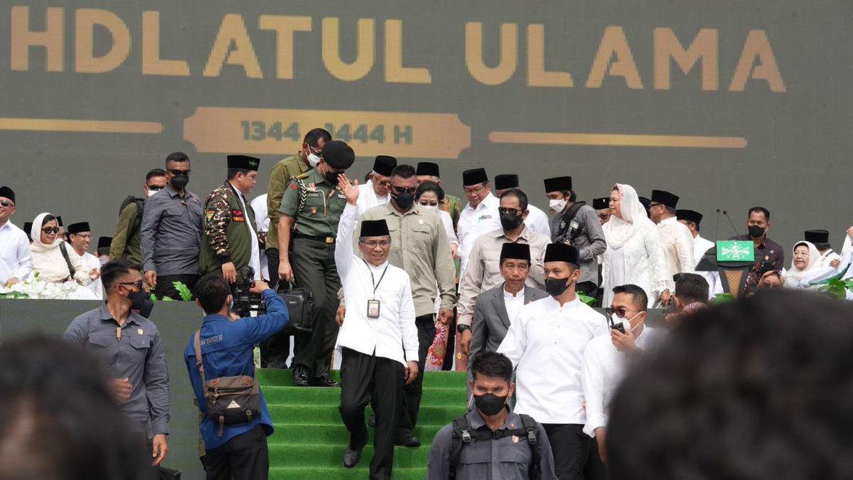 YahyaCStaquf's tweet photo. Alhamdulillah, pagi ini secara resmi, kita melangkahkan kaki memasuki gerbang Abad Kedua NU.

Terima kasiih kepada Bapak Presiden @jokowi dan Wakil Presiden Kiai @Kiyai_MarufAmin yang telah merestui langkah awal menyongsong Abad Kedua Nahdlatul Ulama. https://t.co/kd6pLOTZ1T