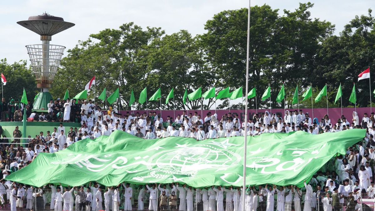 YahyaCStaquf's tweet photo. Alhamdulillah, pagi ini secara resmi, kita melangkahkan kaki memasuki gerbang Abad Kedua NU.

Terima kasiih kepada Bapak Presiden @jokowi dan Wakil Presiden Kiai @Kiyai_MarufAmin yang telah merestui langkah awal menyongsong Abad Kedua Nahdlatul Ulama. https://t.co/kd6pLOTZ1T