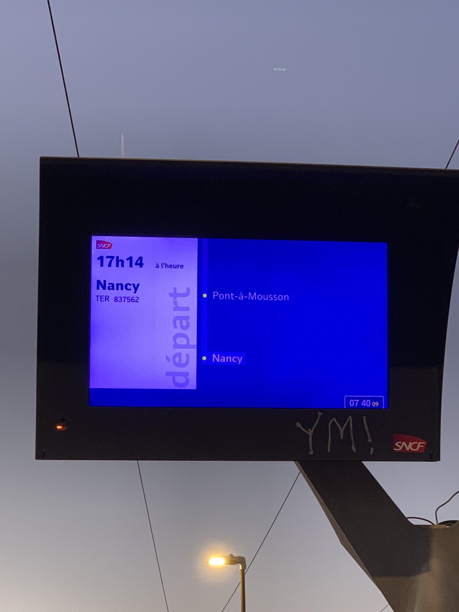 MrVacent's tweet photo. @GroupeSNCF @SNCFVoyageurs c’est clairement honteux de faire payer un abonnement pour ce genre de service… Sans voiture tu arrives 10h en retard au taff, normal ?! https://t.co/Cb4zXGp35i