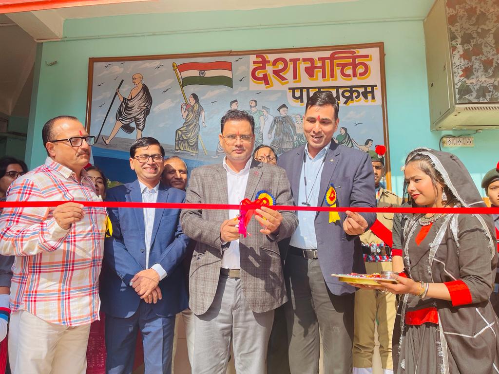 coreacademic_1's tweet photo. Mathematics TLM Exhibition at ASoSE Dwarka 10 running in full swing today!
Intelligently designed Exhibits and the benign  presence of Secretary Education Sh Ashok Kumar ji giving  spark to the event!
#SCERT
@msisodia
@Dir_Education
@gupta_iitdelhi
@sanjaysubhas1
@Parvinder691976 https://t.co/JzlN8YW14p