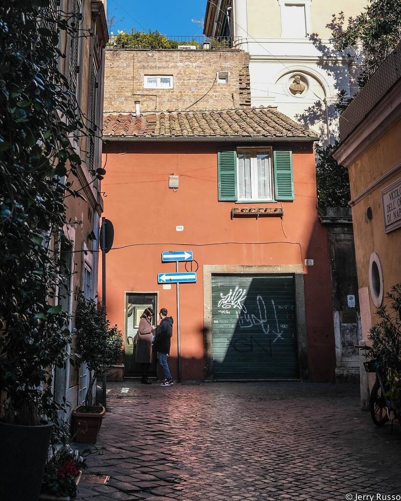 My favourite spots in Rome 

-7 Via Margutta 

#roma #viamargutta #roma🇮🇹 #romacapitale #loves_roma_ #igersroma #exploringroma #raccontandoroma #foodiesroma #romeexploring #vivoroma #riprendiamociroma #romanity #BuongiornoRoma #lagrandebellezza #romecity… instagr.am/p/CoWhZd5K2m2/