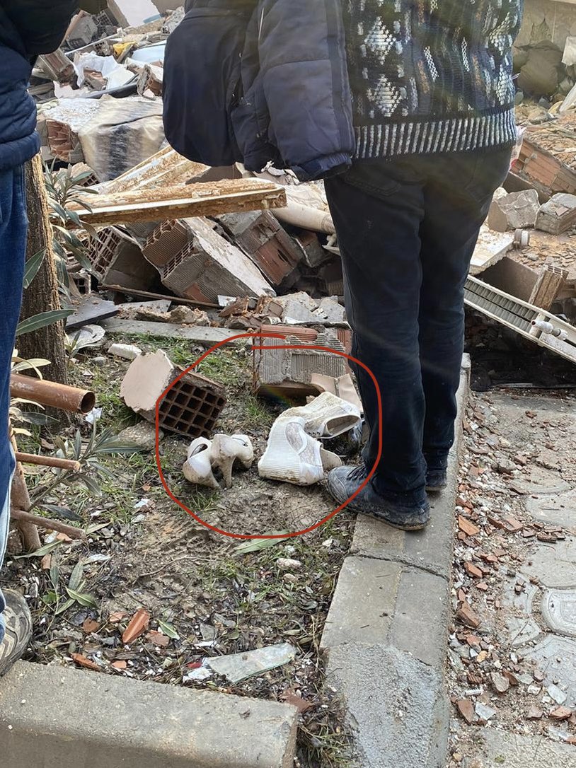 AYAKKABISINI BULDUK TELEFONUNU BULDUK YAKINDALAR AMA ULAŞAMIYORUZ! GEÇ OLMADAN DESTEKKK
Nurbeniz berber(hamile
Barış berber
Adres:Odabaşı mahallesi Uğur mumcu caddesi Bilgecan apartmanı no:60 Kat:3 daire:8 HATAY/Antakya <a href="/haluklevent/">Haluk Levent ( Ahbap Ekibi )</a> <a href="/ahbap/">Ahbap</a> <a href="/DepremDairesi/">AFAD Deprem</a> <a href="/OguzhanUgur/">Oğuzhan Uğur</a> #ACILYARDIM