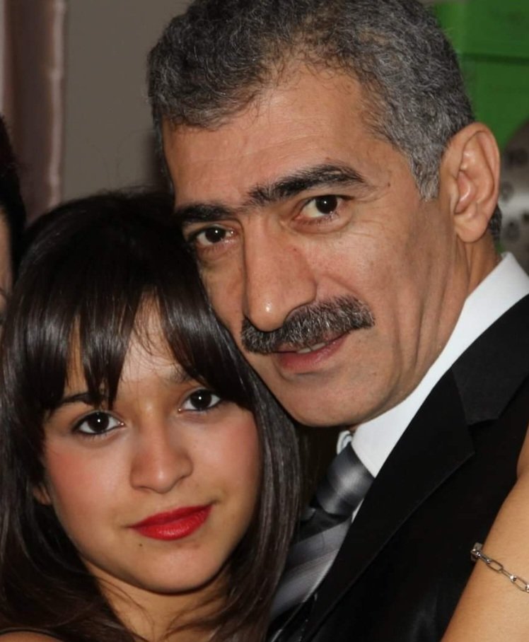 celin968's tweet photo. #iskenderundeprem #Hatay #hatayyardimbekliyor #FOXHaber #foxtv #SesimiDuyanVarmı #sesimiziduyanvarmı #ACILYARDIM  Baba kız hala enkaz altındalar Cengiz Topel cd no15 SahilApt #YARDIM https://t.co/ymsPic3O13