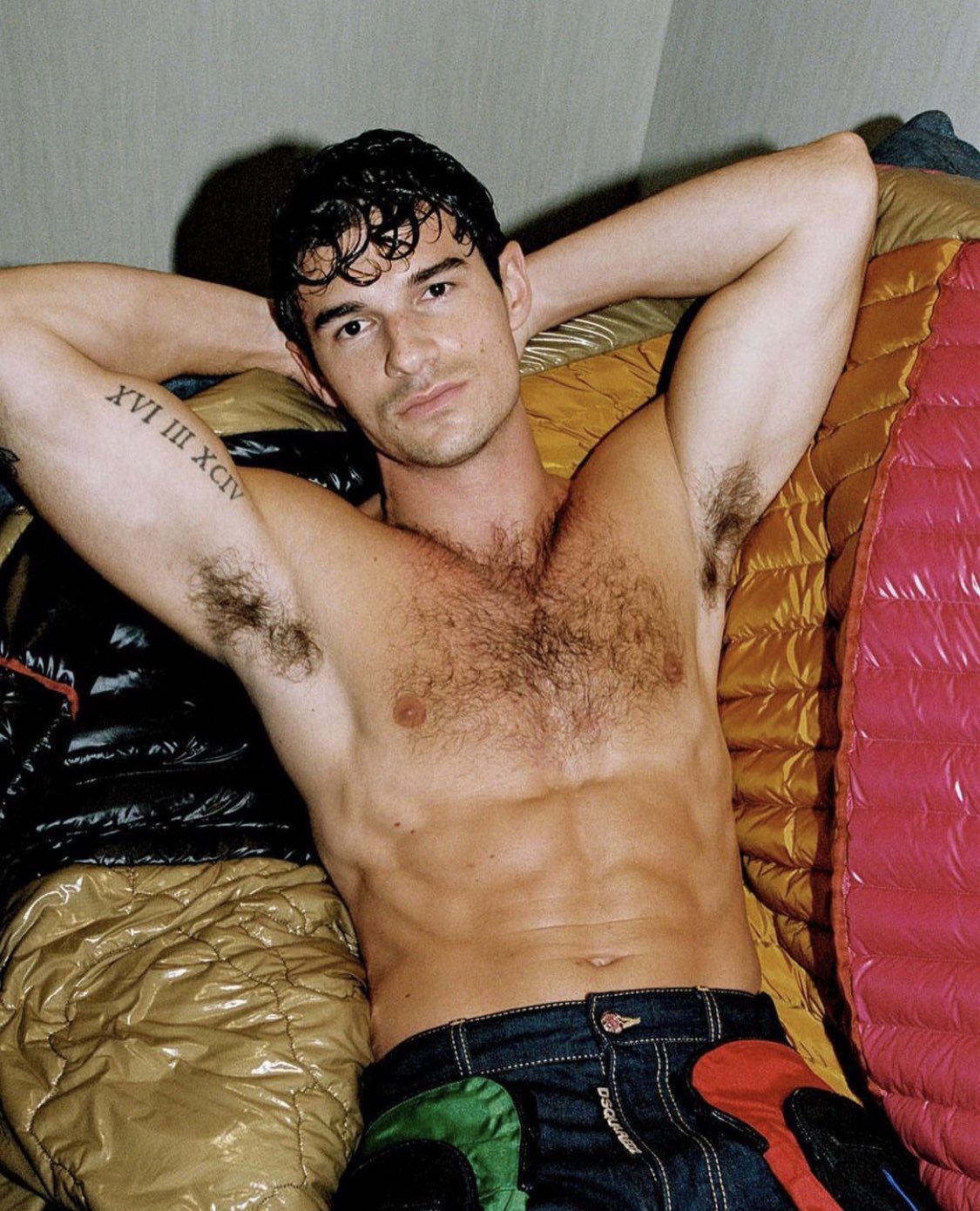 Gregory on X: Handsome hunk Paul Forman flaunts his sexy hairy armpits and  chest 😻 #pitshot #fitnessporn t.coym2de9SCUY  X