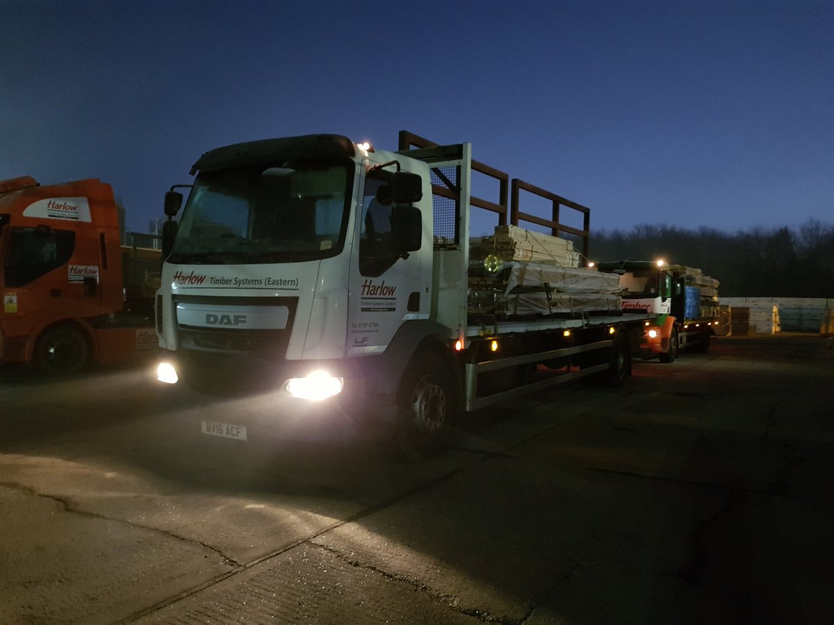 clothears75's tweet photo. Cold start this morning but we have a nice tidy load so all is good. Must crack on, me n DAFnee are off to do battle on the South coast! 😉 #cryptic #notvery 🤣🤣🤣🚚💨 https://t.co/8CA8dGjT4I