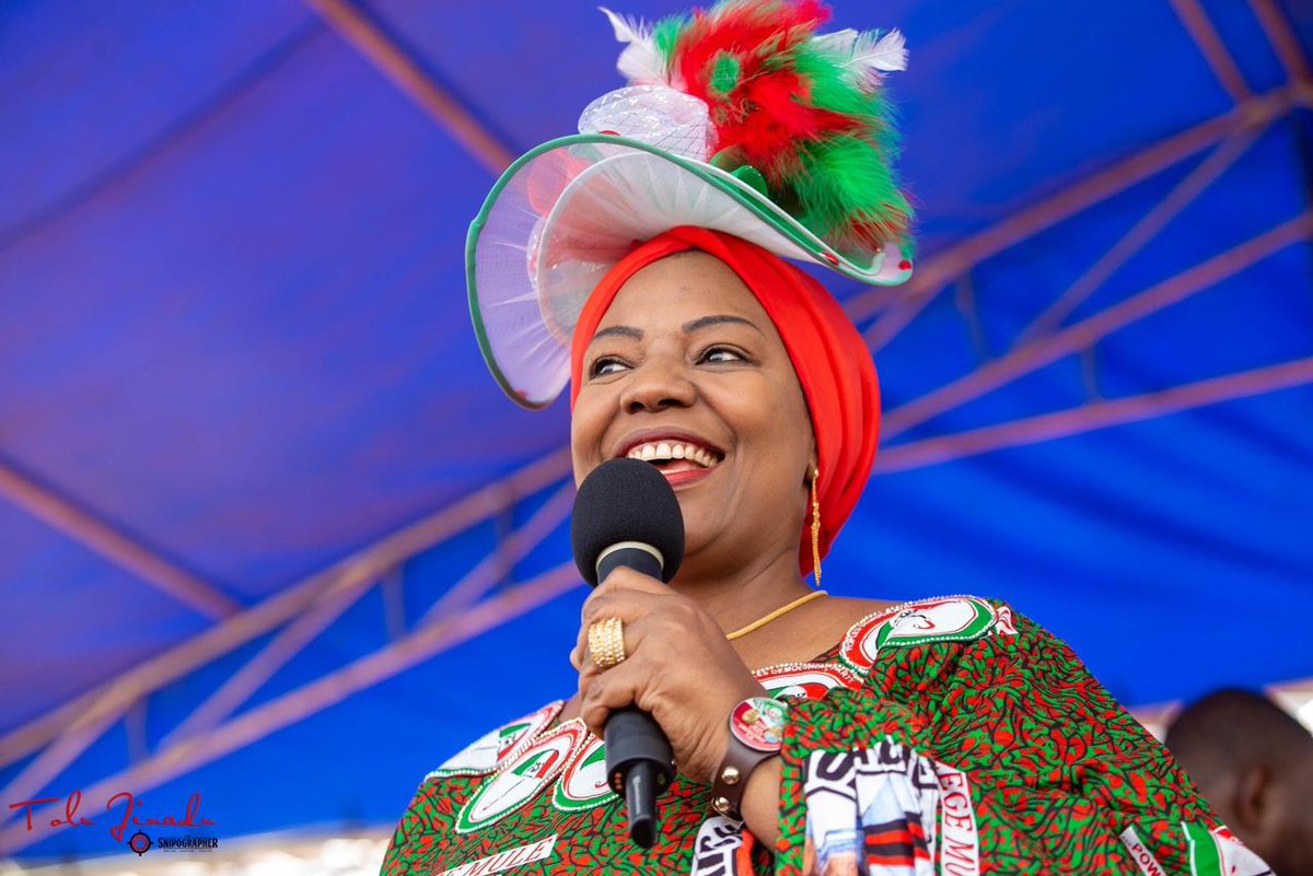 EL_FHAROUQ_UMIL's tweet photo. Thank You Benue
Our Mummy Is Grateful For The Show Of Love.
#BarakaIsWorking
#AtikuIsComing https://t.co/ONKd7KTRyK