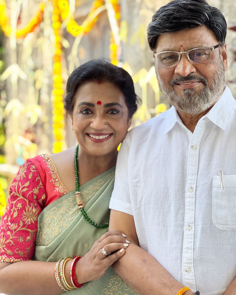 rajuactor91's tweet photo. Happy anniversary @ungalKBhagyaraj sir ♥️💐 https://t.co/YkNQb5DlGw