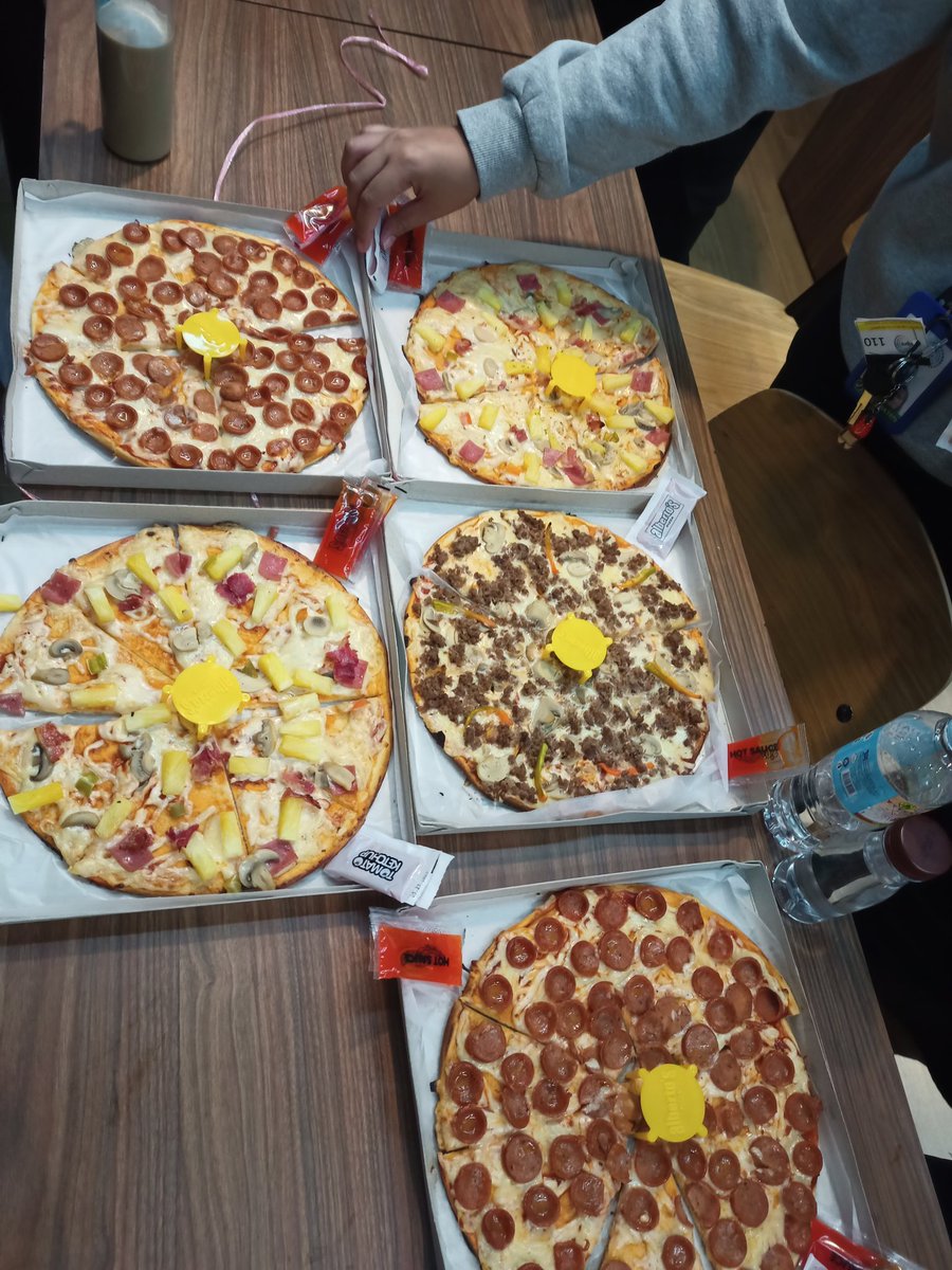 robymaligon's tweet photo. Return-to-office photo dump 📸🖼️ https://t.co/1xt7UuO7Ab