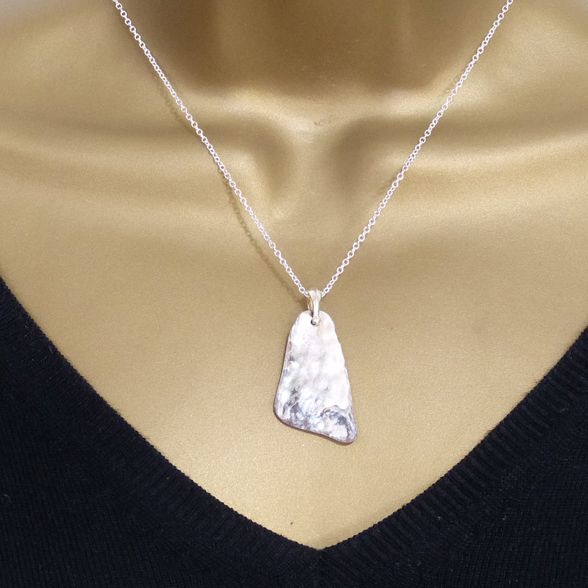 TheStrandline's tweet photo. Mother of Pearl and Sterling Silver Pendant https://t.co/B8jazaadgo #UKGiftAM #HandmadeHour #shopindie #Etsy #supportsmallbusiness #thestrandline #warkworth #UKGiftHour #northumberland #EarlyBiz #ShellPendant https://t.co/RzGOZbeRD2