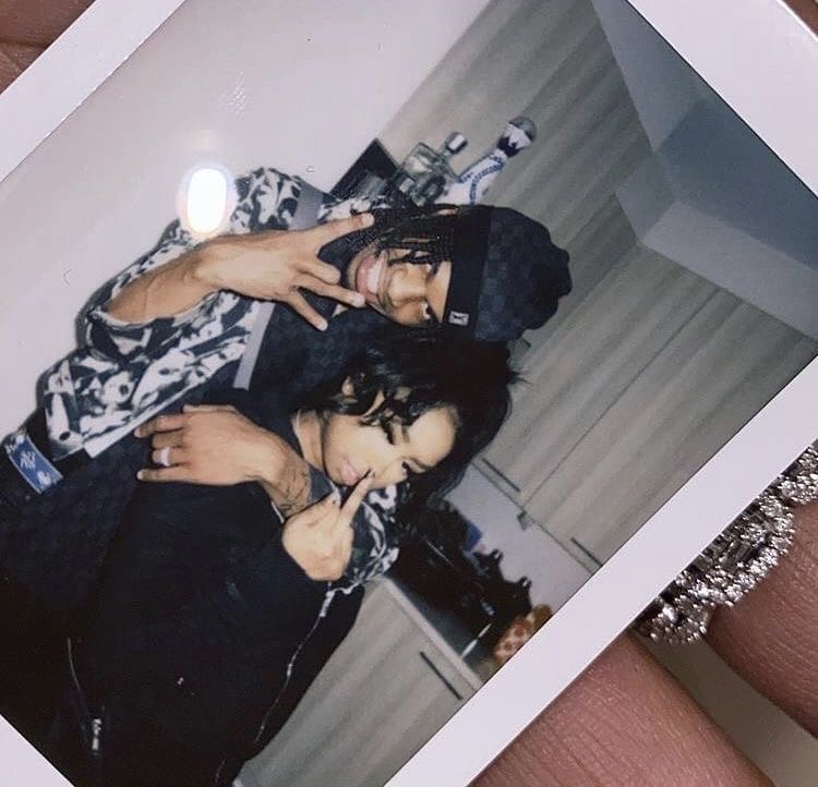 iloveallmyhoes. tweet media