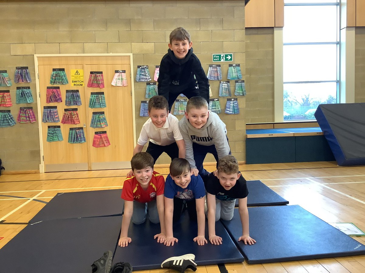 DeanburnPS_P4R's tweet photo. Children have been demonstrating fantastic skill in gymnastics recently. @MissMckelviePE was so pleased with our enthusiastic learners. #phyiscaleducation #enthusiasm #fun https://t.co/9SGWKpbyrk