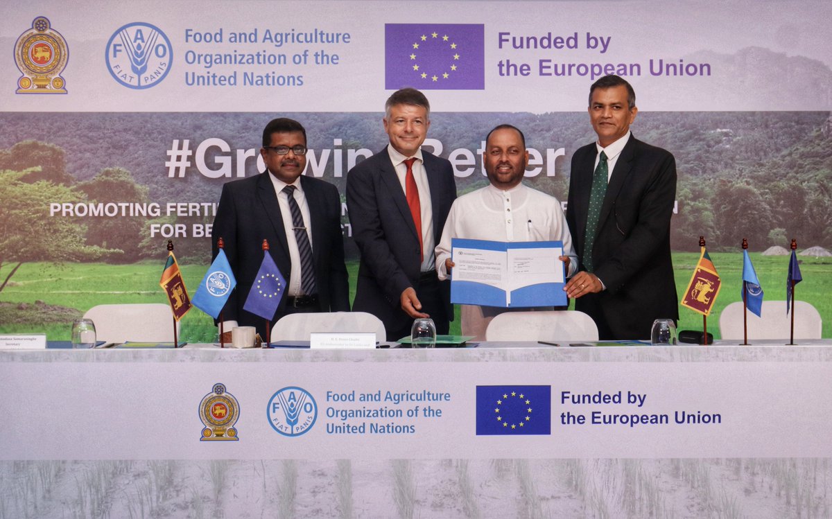 This morning the 🇪🇺 in #SriLanka and <a href="/FAOSriLanka/">FAO in Sri Lanka & Maldives</a> launched a project to provide fertilizers, seeds and training to the most vulnerable paddy farmers in #SriLanka.

Read More👉: bit.ly/3HZDjqX

#EUinSriLanka #GrowingBetter #foodsecurity