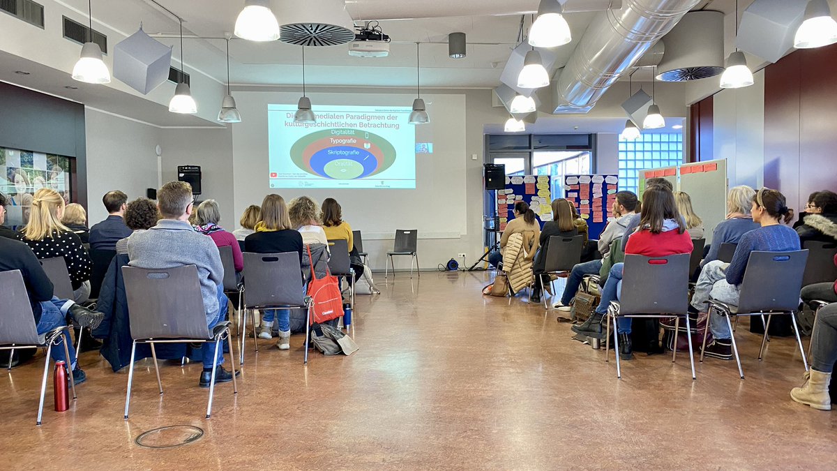 Jetzt Keynote von @DejanFreiburg zum Thema 'Schulen in Zeiten der digitalen Transformation' als Impuls für das Barcamp an der RS Korntal-Münchingen. @kob_charlotte und ich freuen uns, diesen Tag zu moderieren. ♥️lichen Dank an @herr_drexler für die Orga. #barcampsBW #zsl #eduBW