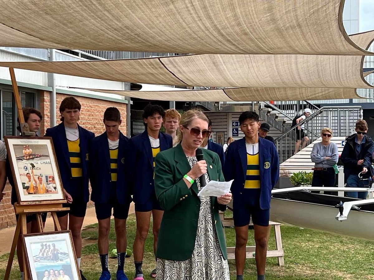 amberhalliday's tweet photo. So an amazing thing happened on the weekend! What an honour. My deepest thanks to the Pembroke rowing community π I am just so grateful to have been a rower there.
#rowing #schoolrowing @SARowing https://t.co/jAGsQdtwvu