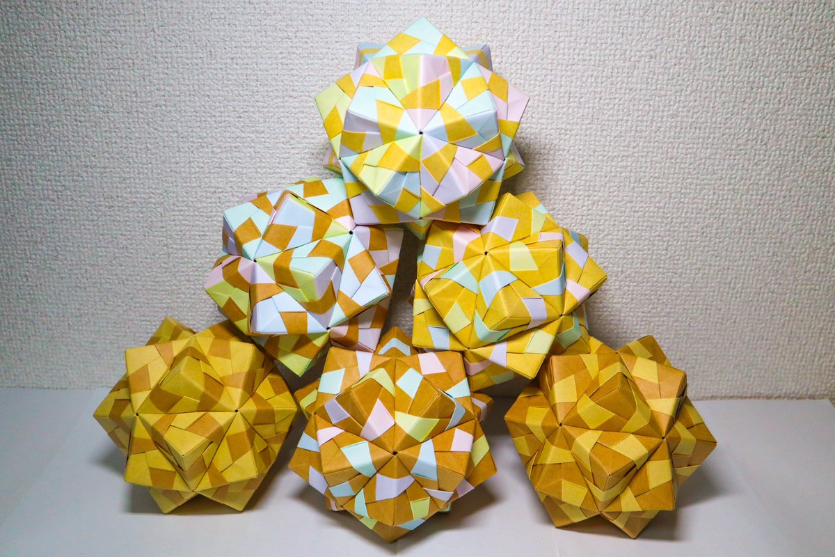 Tossii_Origami's tweet photo. 研究室のデスク片付けてたら、出てきたんですけど、不思議とメモに使った記憶は無いんですよね〜
折った記憶しかないんですよね〜(すっとぼけ🙄 https://t.co/GMxTGWUGQX