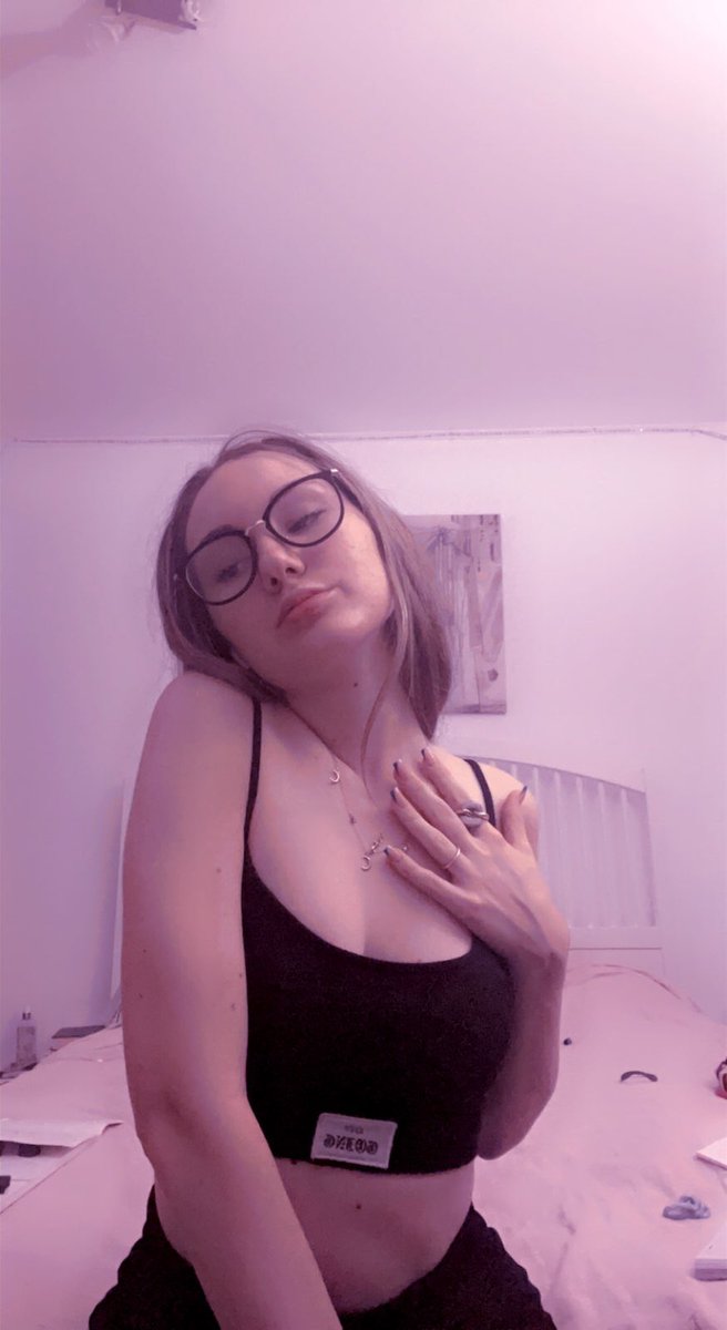 Daisyrosee010's tweet photo. Heyy, any horny boy wanna chat / sext / trade nudes?? I'm so wet tbh :c RT and Add me on Snapchat  at daisy_daise84 if You are interested  

#teen #porn #horny #slut #whore #naked #blonde #nude #nudes #adult #nsfw #nsfwtwt #nsfwtwitter #nsfwtwt https://t.co/jhilLrkKyG