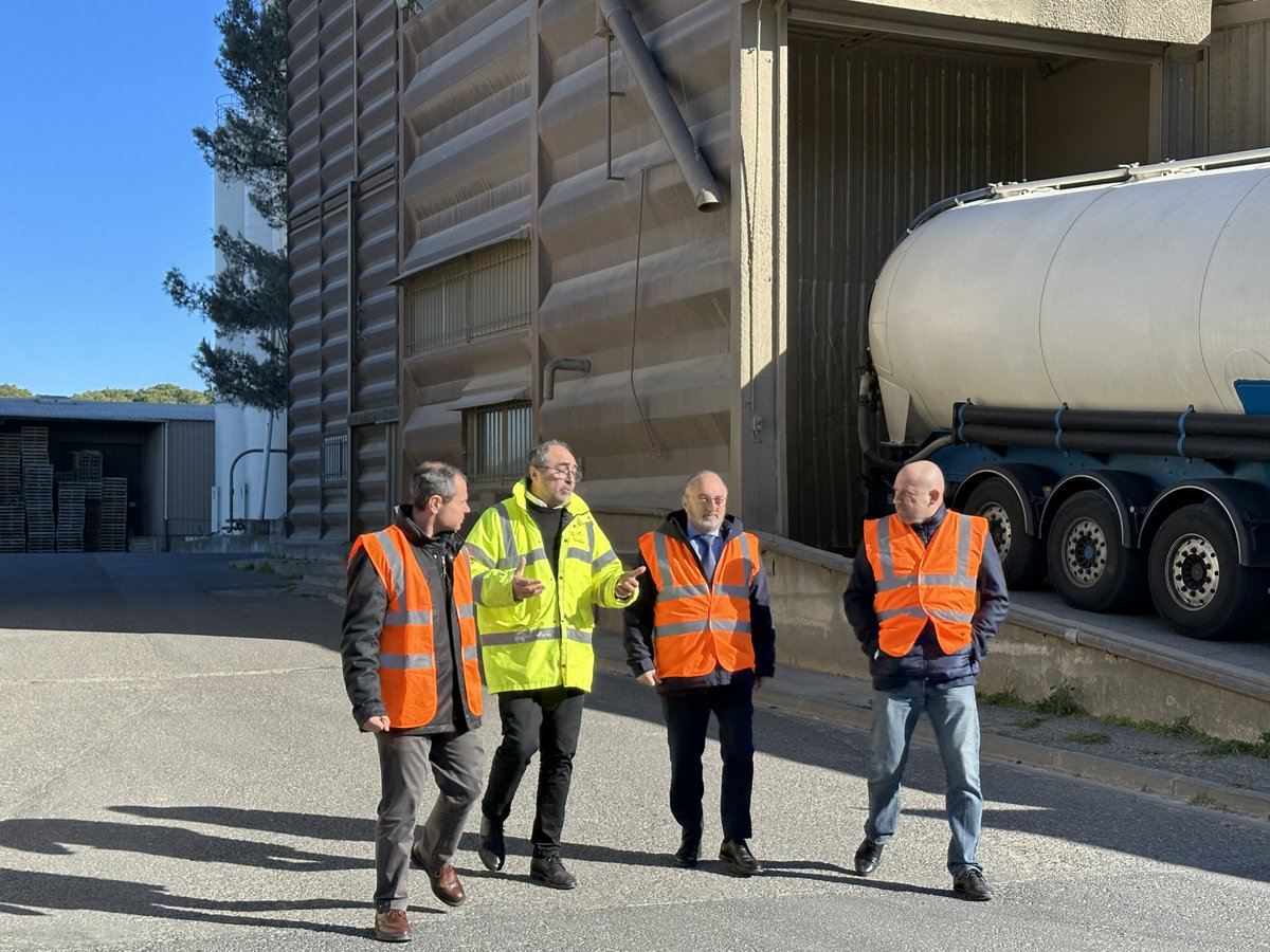 Prefet11's tweet photo. 🏭#Visite d'entreprise
Monsieur Thierry BONNIER, Préfet de l'Aude, s'est rendu à la Minoterie "La Toulousaine des Farines", à #SallèlesdAude.
🗣️Échanges constructifs avec les dirigeants sur les nombreux projets de développement de l'entreprise et de la filière agroalimentaire. https://t.co/I01lTwn22M