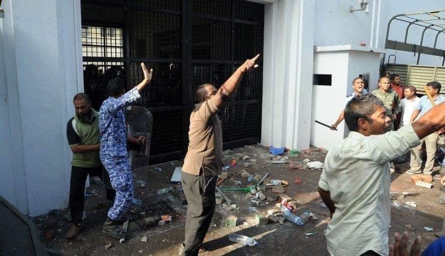 HeraigeyMary's tweet photo. ބަޣާވާތް މަ ކުށްވެރިކުރަން.
ބަޣާވާތައް 11 އަހަރު
#07February2012
#MVCOUP2012 https://t.co/DFNNFuEVKL