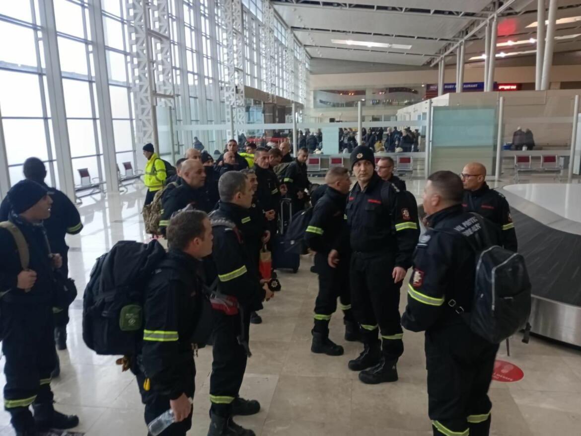 stefanzrinzo's tweet photo. It is great to see international collaboration in times of great need. Kudos to all officials who are travelling to #Turkey to assist in the rescue operations. #SolidaritywithTurkey https://t.co/nz9pNAmZGY