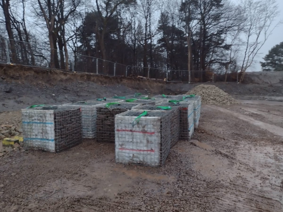 jmlcontracts's tweet photo. Our first batch of #prefilled #gabions of 2023 have arrived in #EastKilbride. With all the prep work done in our yard, the team will make light work assembling this gabion structure on site for #BellBuildingProjects. #civilengineering https://t.co/NKHxoaQlSo