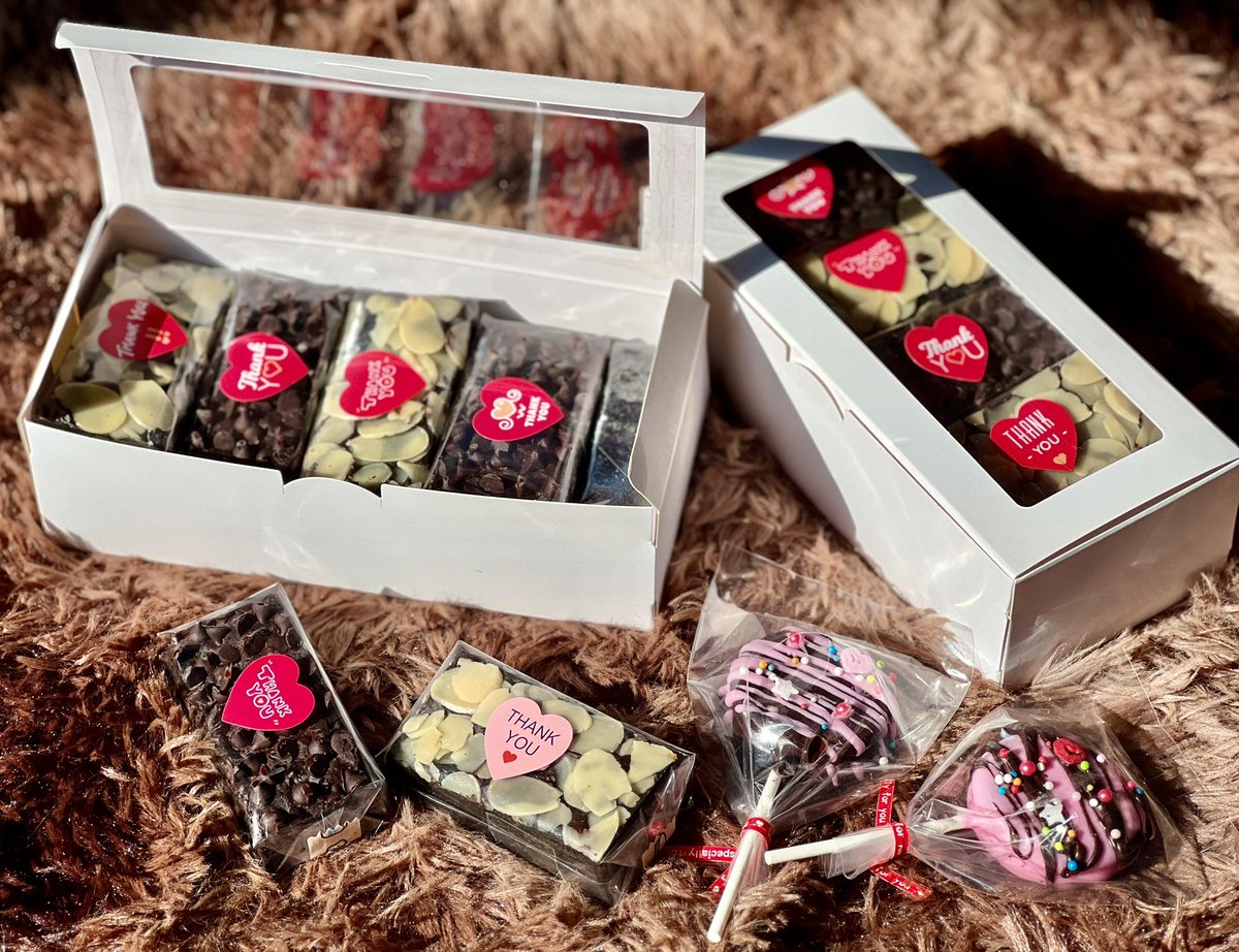 โปรวาเลนไทน์หมดวันนี้นะครับ 
- กล่องละ 150 
🍫 บราวนี่โกโก้ 8 ชิ้น
🍭 โอริโอ้ป๊อป 1 ชิ้น 

- กล่องละ 100
🍫 บราวนี่ 2 ชิ้น
🍭 โอริโอ้ป๊อป 4 ชิ้น

💌เขียนการ์ดฟรี

#บราวนี่ #บราวรี่โกโก้ #ของขวัญวันวาเลนไทน์ #ของขวัญวาเลนไทน์