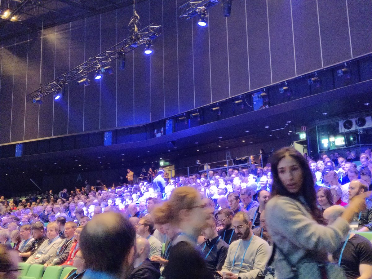 Welcome to #Jfokus keynote! Starting in 3min. If you did not get a seat, join room A4 for the live stream. #conferenceseason #welcometoseason2023 #jfokus2023