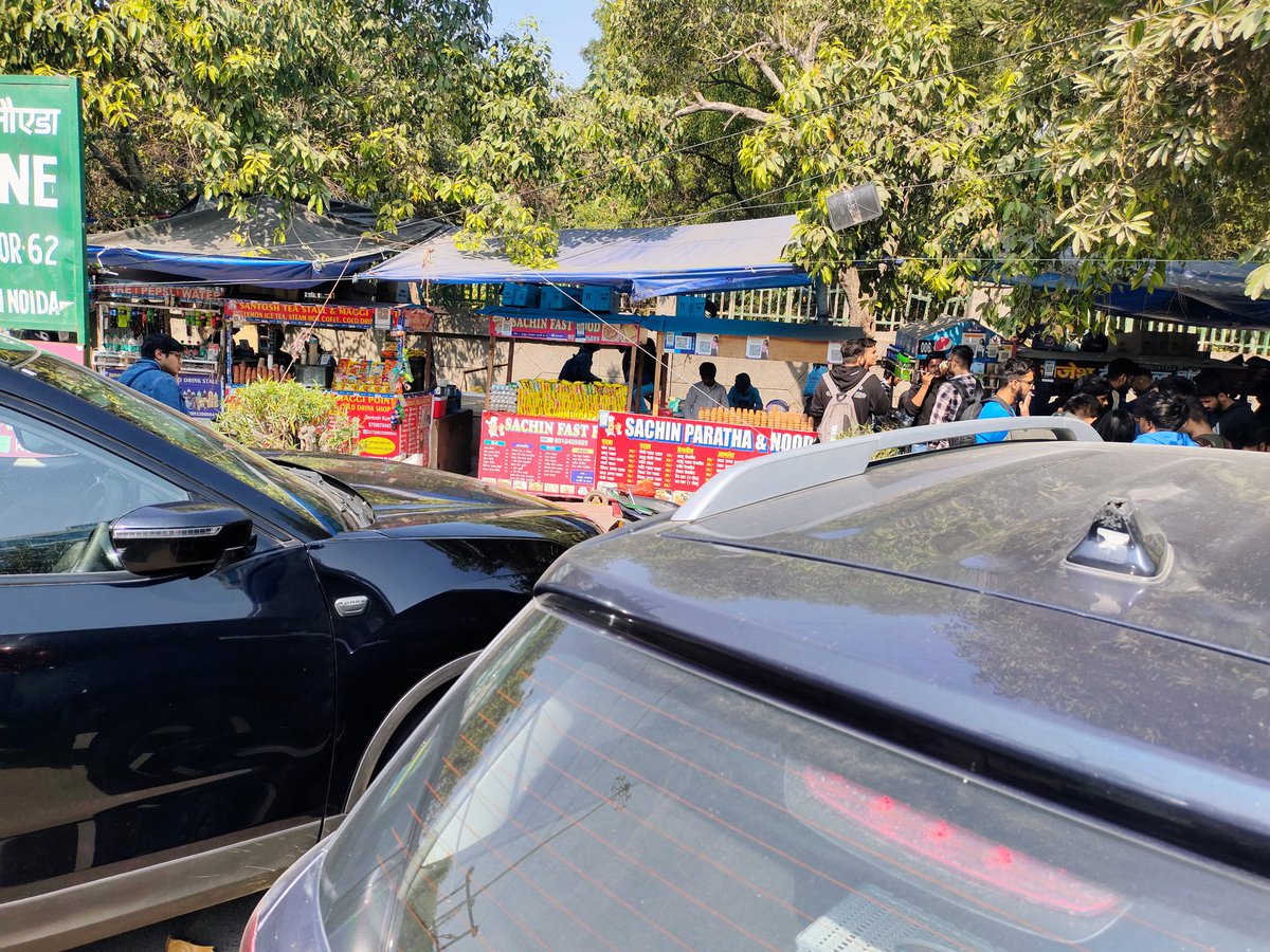 सिंबायोसिस लॉ स्कूल नोएडा के पास चाय की दुकान पर अफीम-गांजा बेचा जा रहा है।

नशा शराब के कारण युवा बर्बाद हो रहे हैं फिर भी आर्टिकल 47 लागू करने पर चर्चा नहीं होती है

नशा तस्करों की 100% संपत्ति जब्त कर फांसी देने के लिए कानून बनाना नितांत आवश्यक है।