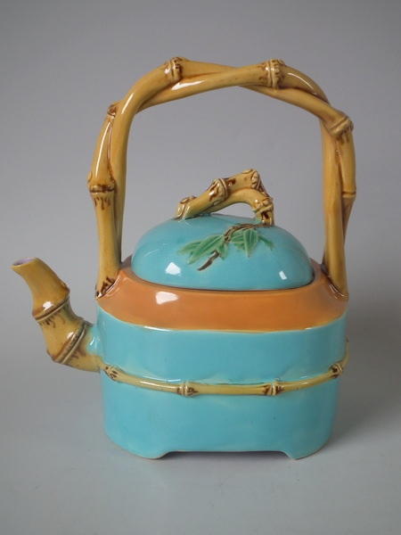 TravelinaGarden's tweet photo. #Minton #Majolica teapot with bamboo decoration and handle, 1877
#Teiera in maiolica #Minton con decorazione e manico in bambù, 1877
#Bamboo #Week #Settimana #Bamboo https://t.co/Q9u4y9VS7G