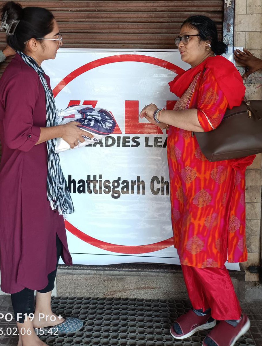 abirami1975's tweet photo. I take immense pleasure in sharing that our #Allchhattisgarhchapter chairperson Ms. Sonia Rajesh led us  ALL forward in Soulsisterhood with her meetings at Raipur with Dr. Padam Jain &amp; Ms. Vedika by contributing clothes and rice.
#all #wef #allindiachapterforexpansionandoutreeach https://t.co/mfnDslny4j