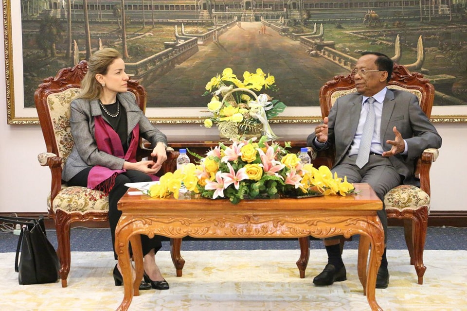 OHCHR_Cambodia's tweet photo. 1/2 @OHCHR_Cambodia Rep. @RoueidaHage met 𝐇.𝐄. 𝐕𝐨𝐧𝐠 𝐒𝐨𝐭𝐡, 𝐌𝐢𝐧𝐢𝐬𝐭𝐞𝐫 of 𝐒𝐨𝐜𝐢𝐚𝐥 𝐀𝐟𝐟𝐚𝐢𝐫𝐬, 𝐕𝐞𝐭𝐞𝐫𝐚𝐧𝐬 and 𝐘𝐨𝐮𝐭𝐡 𝐑𝐞𝐡𝐚𝐛𝐥𝐢𝐭𝐚𝐭𝐢𝐨𝐧 @CambodiaMosvy discussed a cooperation plan to address gaps in legal status of Prey Speu drop-in center. https://t.co/VnNlDlsyqd
