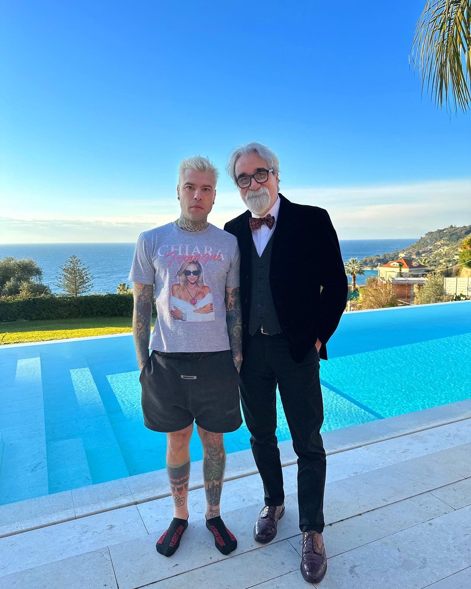 Fedez's tweet image. Beppe Vessicchio ospite fisso a Muschio Selvaggio su @RaiDue