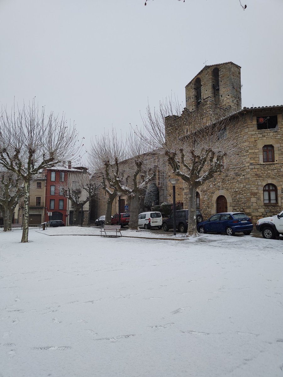 SybPTrelawney's tweet photo. //Pues así nos hemos levantado y la nieve sigue cayendo.

Buenos y fríos días. https://t.co/Kkga8xYGL0