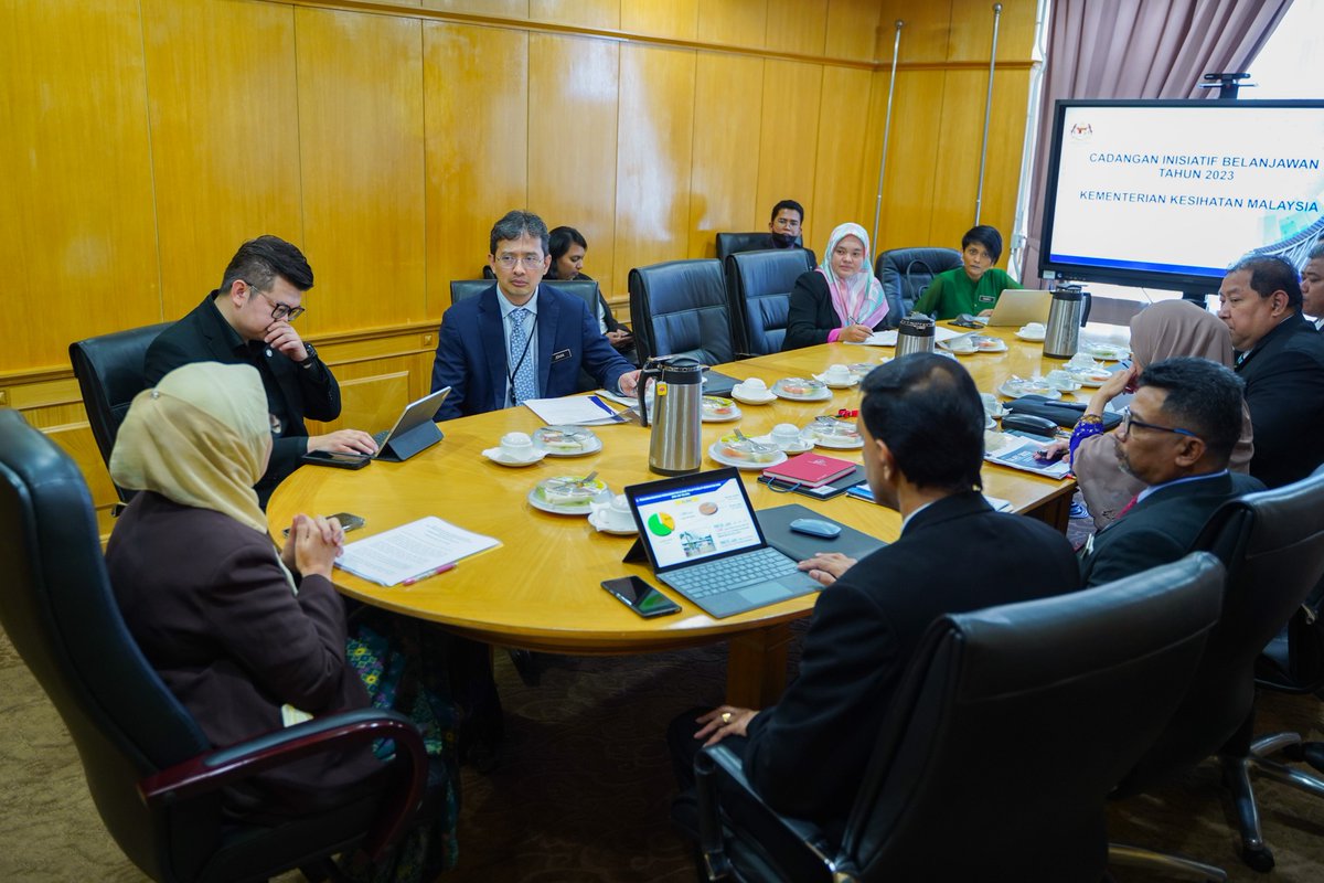 DrZalihaMustafa's tweet photo. Hari ini telah diadakan satu pertemuan bersama Kementerian Kewangan (MOF) bagi membincangkan cadangan Inisiatif Belanjawan Tahun 2023 Kementerian Kesihatan Malaysia. 

(1/n) https://t.co/zKkFu5mwHy