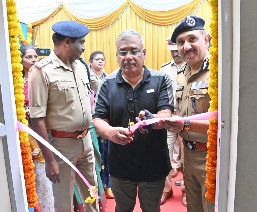 avadipolice's tweet image. #AvadiCOP #ChessClasses 
Inorder to increase the sports activity at boys and girls club in @avadipolice, COP @SandeepRRathore and Tr.Tamil Selvan, IPS., (Retd.,) jointly inaugurated chess classes at T2.Ambattur Estate PS.
@SandeepRRathore @tnpoliceoffl @CMOTamilnadu