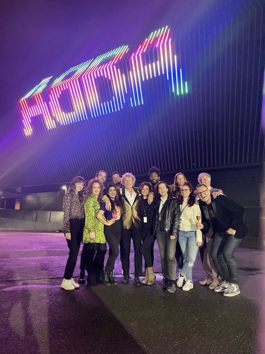 Quite the jolly getting to meet <a href="/rodstewart/">Sir Rod Stewart</a> at <a href="/ABBAVoyage/">ABBA Voyage</a> after the show last week - a true gent, complimenting every band and crew member for making the show possible. 

As I said my thanks and goodbyes, he took my hand, gave it a peck and said “have a wonderful career” 🥹