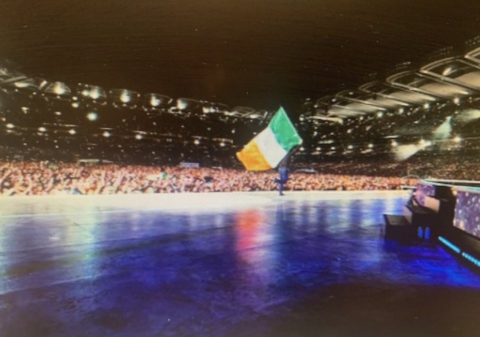 Happy 61st birthday to Garth Brooks . Here he is at Croke Park or hadn t you guessed. 