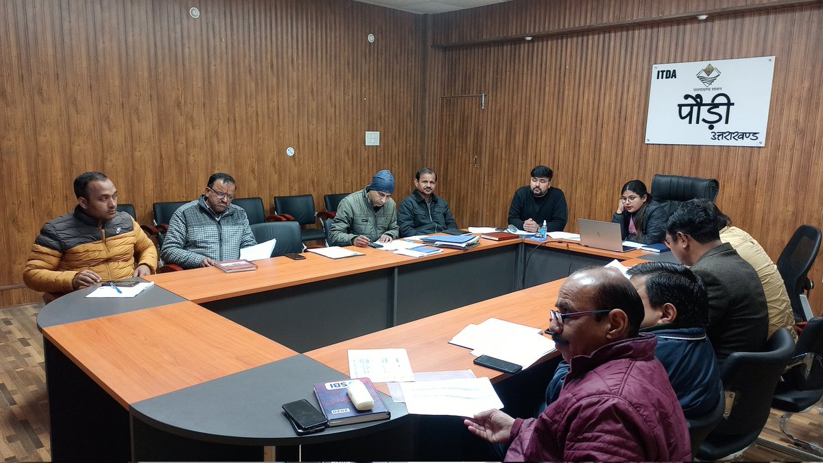 cdo_pauri's tweet photo. A meeting and VC held with Tourism department, JJM, Banks and all beneficiaries. In which all the schemes of tourism department were reviewed by CDO Pauri.
@basava_ias @SecyRDUK @MoRD_GoI #vikasvibhagpauri https://t.co/uQf4vgwY8S
