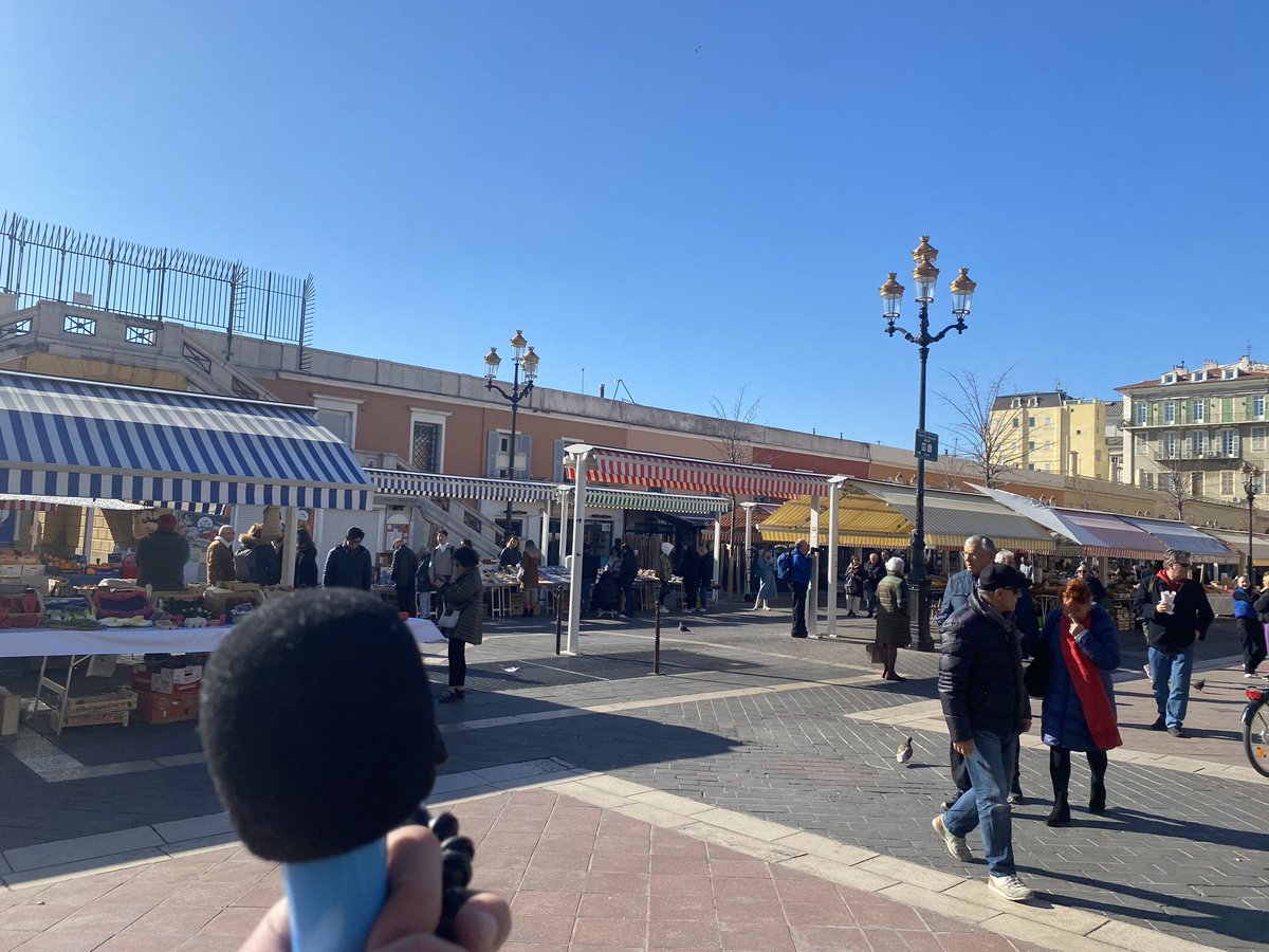 glasmartresbrun's tweet photo. #reportage à #Nice06 sur le Cours Saleya à la rencontre des niçois qui pratiquent le #composte. Celui-ci deviendra #obligatoire dans tous les logements à partir de janvier 2024. @EDJ_Nice #journalisme 🎥 https://t.co/aiqIsd9QMs