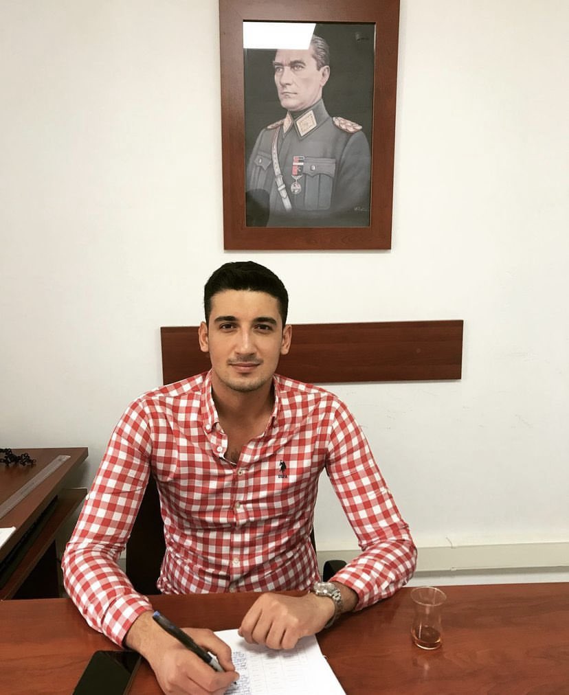 Yayalım lütfen.

Eski çalışma arkadaşım Arif Suncul, Hatay’da ailesiyle göçük altında. 

Cebrail Mah. 6.Bahçeli Sk. Umut Apt. No:1/3 Antakya
HATAY
TÜRKIYE