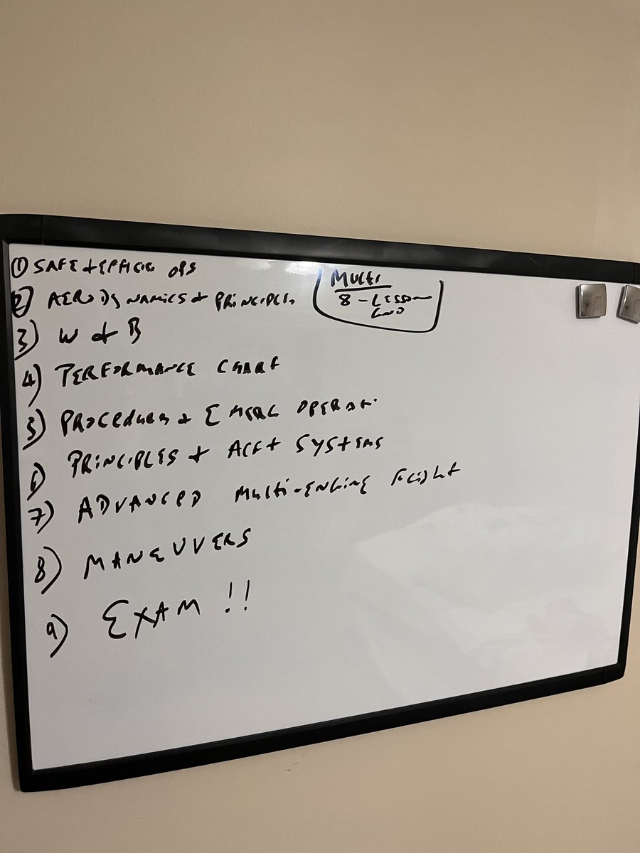 PA2816's tweet image. Excited to start multi engine training in DA42, step closer to become an airline pilot 👨‍✈️ #da42 #AvGeek #aviation #Pilot