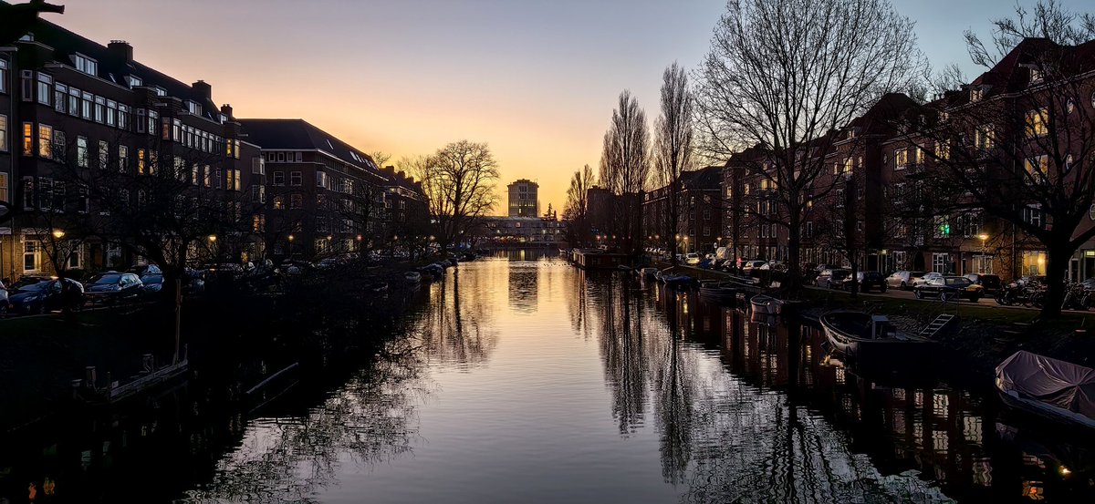 fabrizio_degni's tweet image. Amsterdam, Sunset comparison:
#VIVO X90 Pro+
#Huawei Mate50 Pro

16:9, Photo Mode, HDR Auto.
In the VS the Mate50Pro is on the top (you can see the #EXIF).

#HUAWEIMate50Pro #vivox90proplus #amsterdam #sunset @HCNewsroom  @encoword @bencsin #streetphotographers