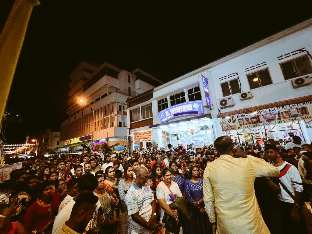 DiamondzProject's tweet photo. Thanks ipoh makkaleyy for the wonderful support for our Thannir Panthal last night @ Little India Ipoh 😍🔥🔥 

#thaipusam #thaipusam2023 #thaipusammalaysia #diamondzproject_hq #DiamondzProject #KrishK #ipoh #perak https://t.co/4Ax3PGh4RZ