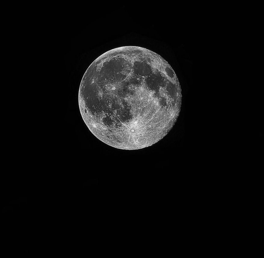 hefferk's tweet photo. Moon: 97.3% Waning Gibbous... #my_dublin #dun_laoghaire #LoveIre #moon #moonlight #sky #skyline #dlrarts #dlrheritageevents #dlrtourism #eveninglight #dlrlens #dlrlens_escapethecity #fullmoon #fullmoonnight #waningmoon https://t.co/iPZ35XYkpb
