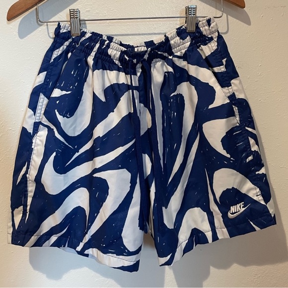 v74shop's tweet photo. So good I had to share! Check out all the items I'm loving on @Poshmarkapp #poshmark #fashion #style #shopmycloset #modcloth #nike #madewell: https://t.co/jjM0KpeaD7 https://t.co/8upZSS08qj